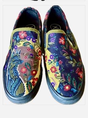 inkkas wolf Slip-On Sneakers size 9
